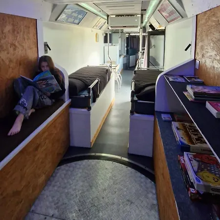 L'arret De Bus L'escapade *