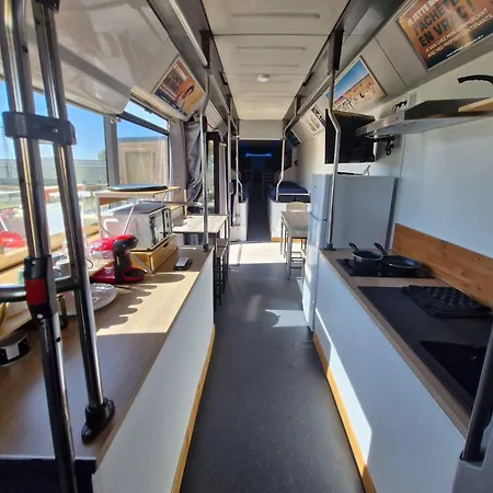 L'arret De Bus L'escapade *